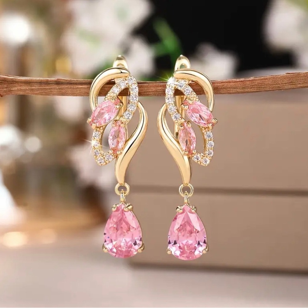 Elegant Gold and Pink Crystal Earrings. - Picture 6 of 8